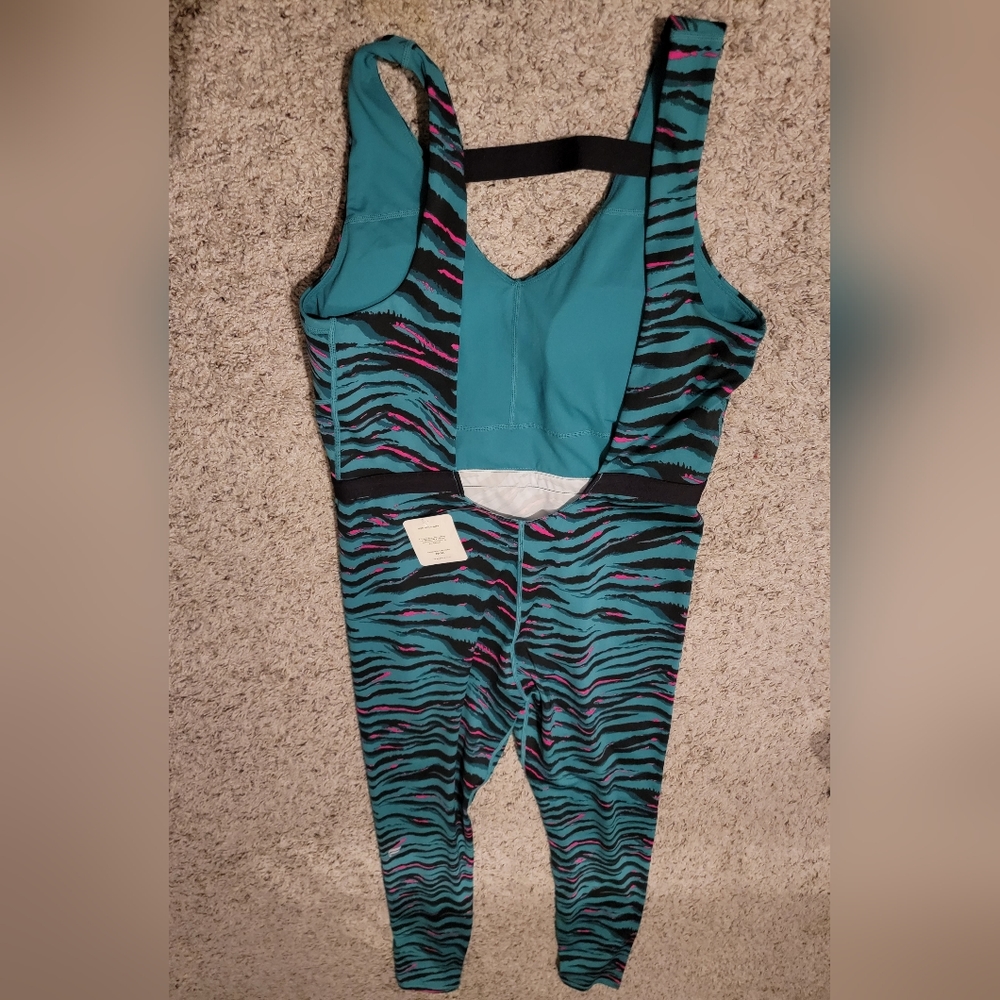 Fabletics Motion365+ Onesie Xl Nwt Roar/ Black - image 6
